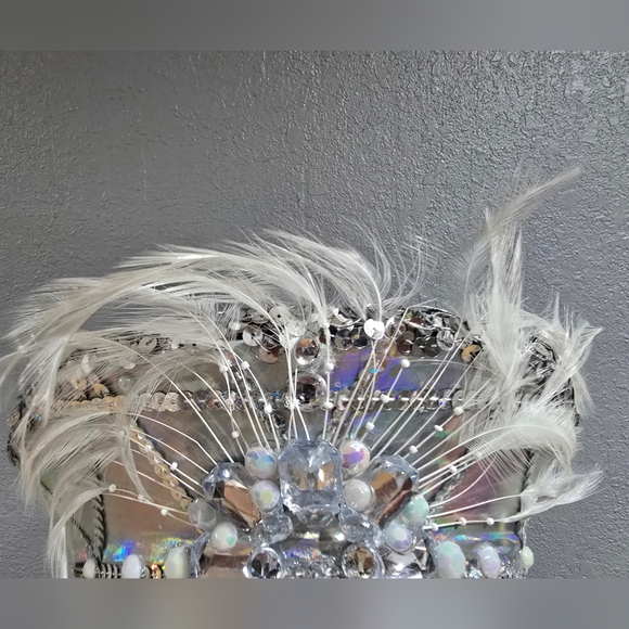 Holigraphic Irodescent Captains Hat W Feathers & Bling Embelleshments - Picture 7 of 14
